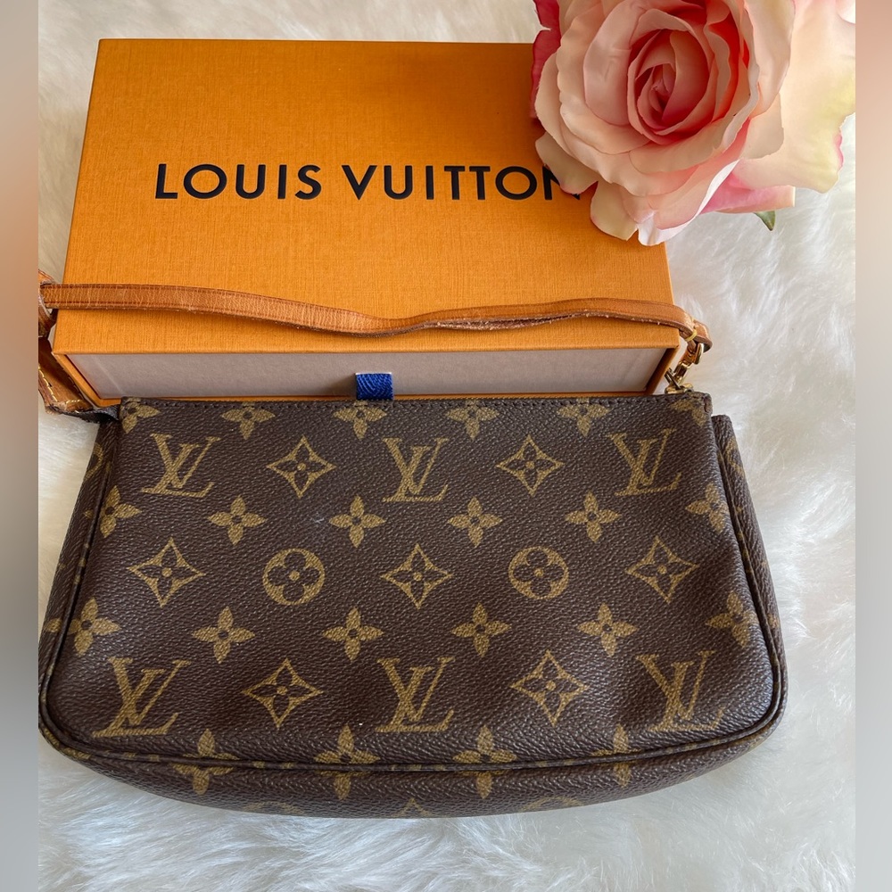 100% AUTHENTIC LV POCHETTE ACCESSOIRES